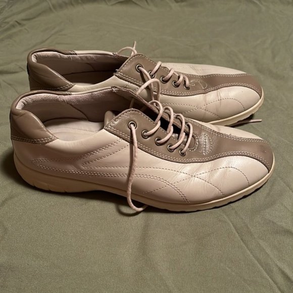 Ecco Leather Walking Shoe in Cream and Tan - Picture 2 of 12